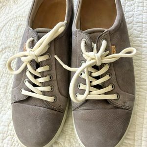 Ecco suede lace up shoe